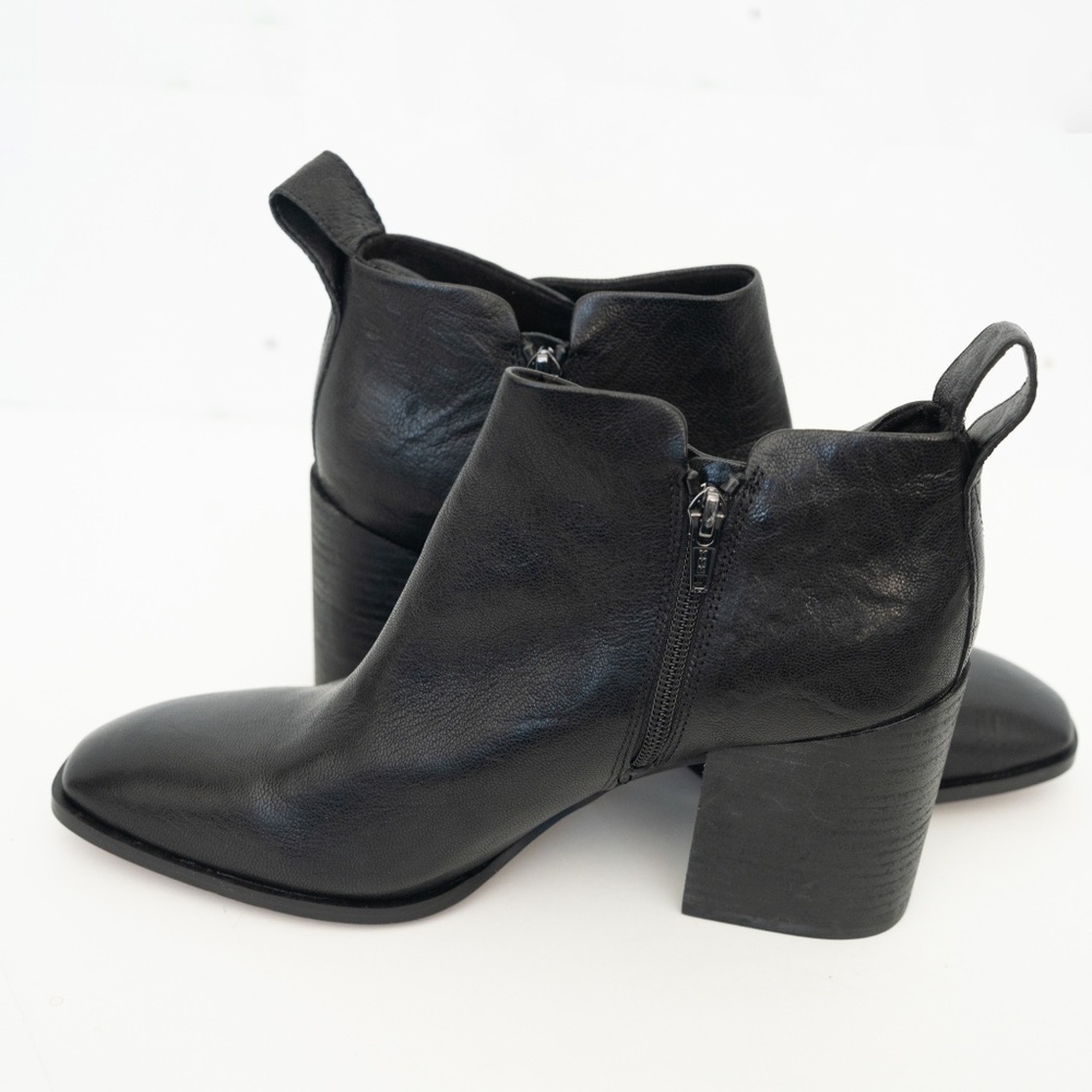 Vionic | New‎ Lyssa Distressed Leather Heeled Ankle Boot - Picture 13 of 14